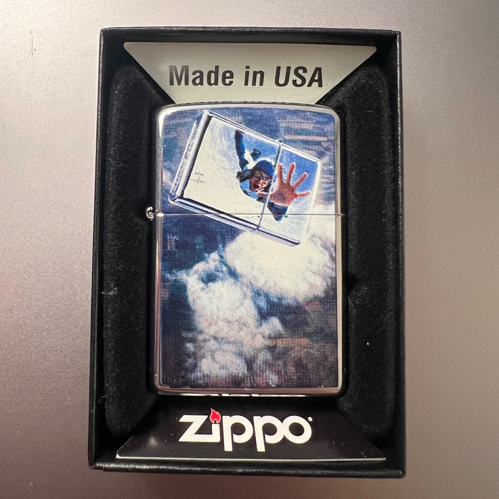 Rare Retired 2007 Sky Diver Zippo Lighter Lifetime Warranty